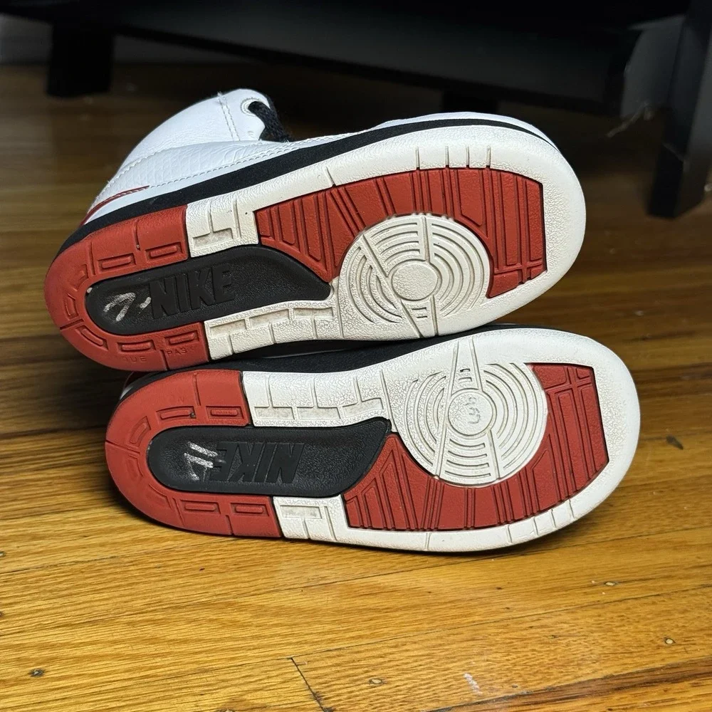 Nike Air Jordan 2 Retro Chicago White Red Black Toddler Shoes 9C DQ8563-106